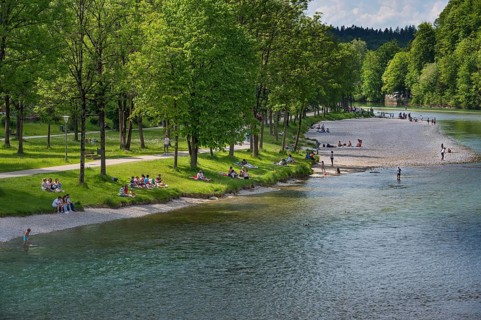 Isar bank with people