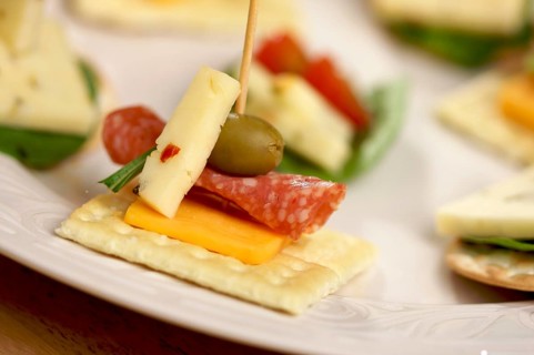 Cracker appetizers with cheese