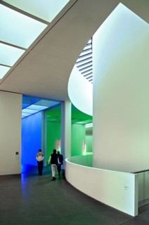 Pillar and light incidence in the Pinakothek der Moderne