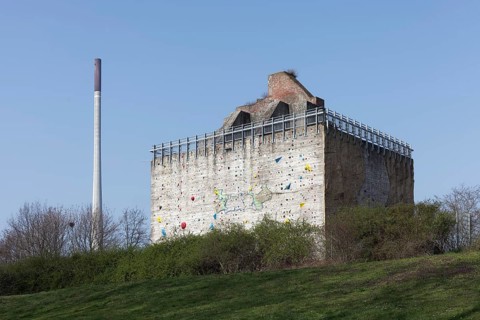 Climbing bunker