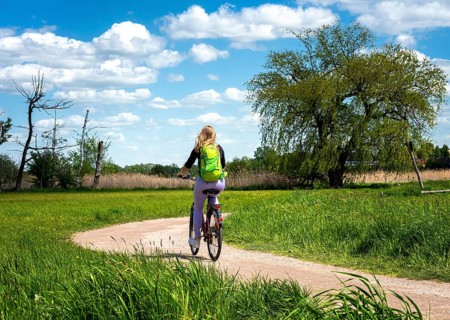 Girlfriends on a bike ride in the north of Berlin