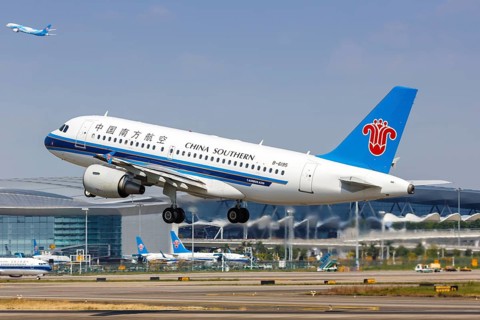 An Airbus A319 aircraft of China Southern Airlines with registration number B-6195 at Guangzhou Baiyun Airport