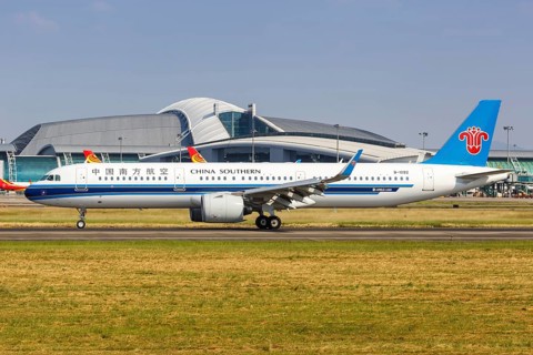 An Airbus A321neo aircraft of China Southern Airlines with registration number B-1092 at Guangzhou Baiyun Airport
