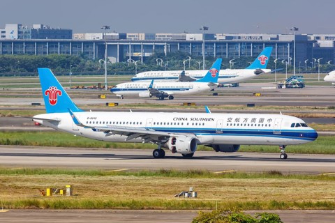 An Airbus A321 aircraft of China Southern Airlines with registration number B-8640 at Guangzhou Baiyun Airport