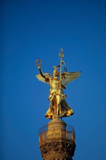 Golden bronze sculpture of Victoria on the Victory Column
