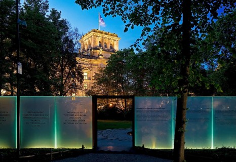 Memorial to the Sinti and Roma of Europe murdered under National Socialism with the Reichstag illuminated in the evening