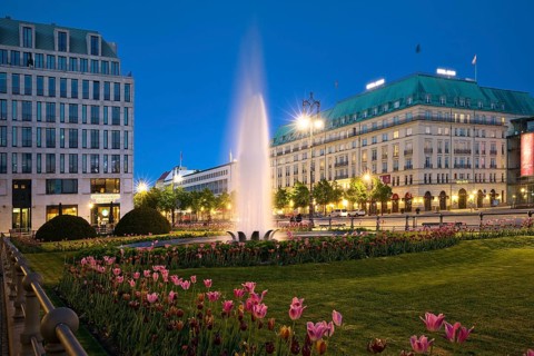 Pariser Platz with fountain and Hotel Adlon Kempinski in the evening