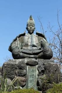 Statue of Minamoto no Yoritomo at Genjiyama Park