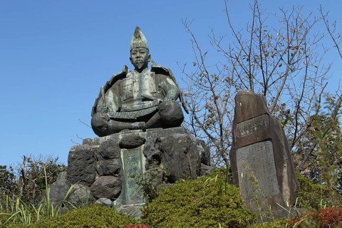 Statue of Minamoto no Yoritomo at Genjiyama Park