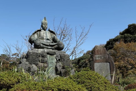 Statue of Minamoto no Yoritomo at Genjiyama Park