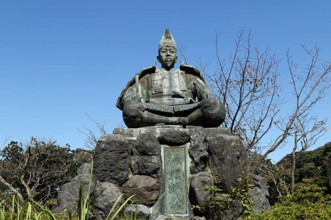 Statue of Minamoto no Yoritomo at Genjiyama Park