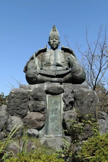 Statue of Minamoto no Yoritomo at Genjiyama Park