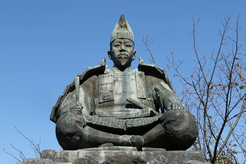 Statue of Minamoto no Yoritomo at Genjiyama Park