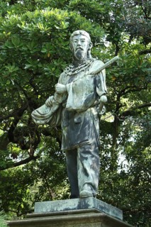 Bronze statue of Umashimadenomikoto