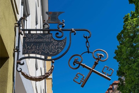 Old nose sign