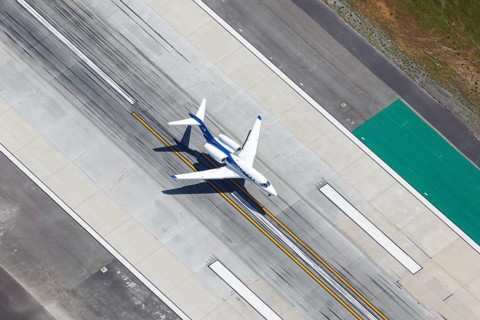 A Cessna 750 Citation X of Wheels Up with the registration N903UP takes off from Los Angeles Airport