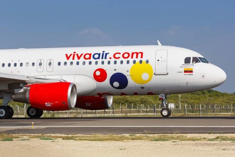 A Vivaair Airbus A320 aircraft with registration number HK-5276 at Cartagena Airport