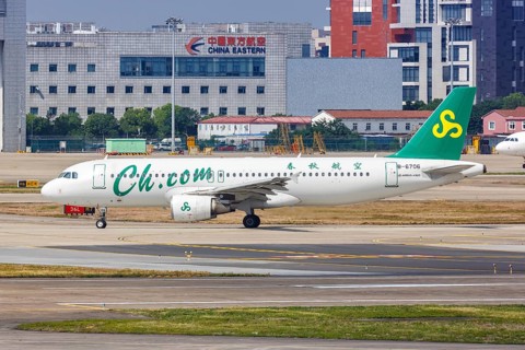A Spring Airlines Airbus A320 with registration number B-6706 at Shanghai Hongqiao Airport