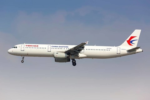 A China Eastern Airlines Airbus A321 with registration number B-6753 at Shanghai Hongqiao Airport
