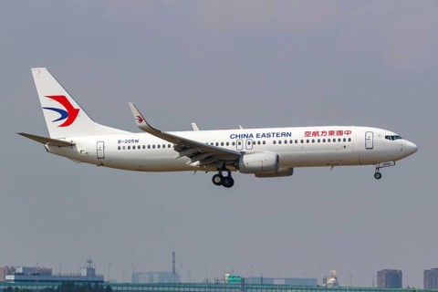 A China Eastern Airlines Boeing 737-800 with registration number B-205W at Shanghai Hongqiao Airport