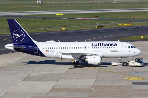A Lufthansa Airbus A319 with the registration D-AILW at Duesseldorf Airport