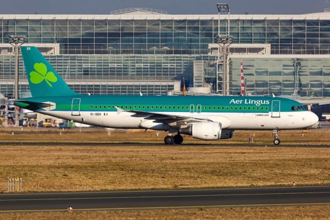 An Aer Lingus Airbus A320 with the registration EI-DEK at Frankfurt Airport