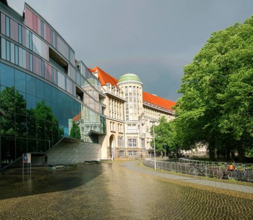 Founding building from 1914 and extension
