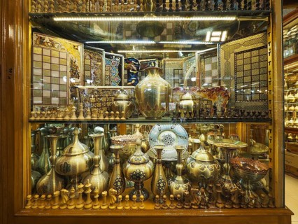 Copper vessels and chess pieces in the bazaar