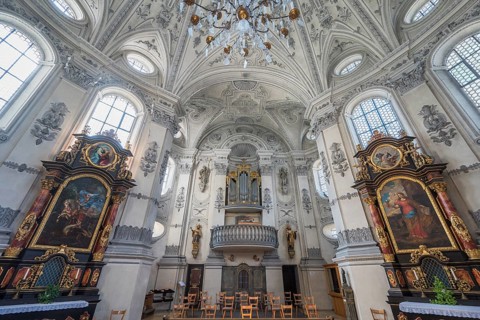 Organ gallery with side altars