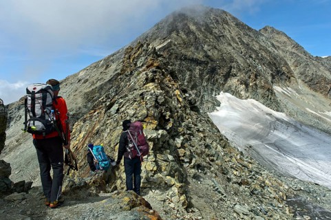 Alpinists at Col de Tracuit