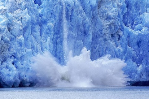 Piece of glaciers falling