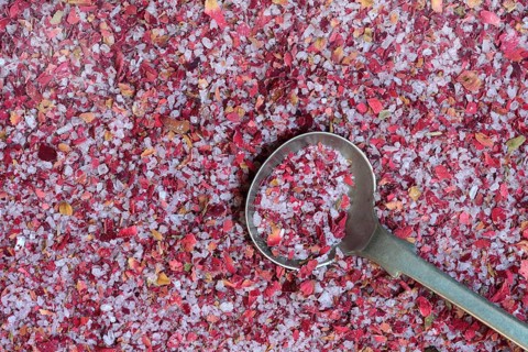 Rose salt with spoon