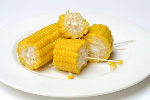 Cooked corn cobs