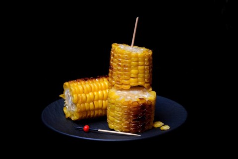 Grilled corn on the corn cob