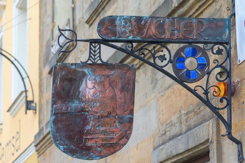Nose sign with owl of a library