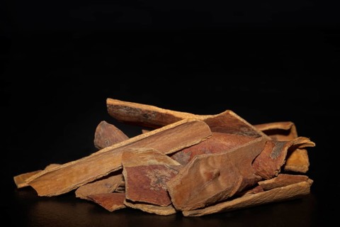 Chinese cinnamon (Cinnamomum cassia) bark
