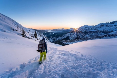 Ski tourers on the way to the Alpspitze