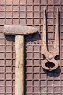 Old hammer with pincers or biting pliers