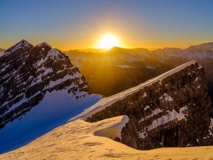 Sunrise in the Watzmannkar in winter