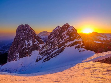 Sunrise in the Watzmannkar in winter