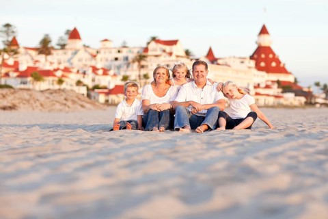 Happy caucasian family in front of hotel del coronado