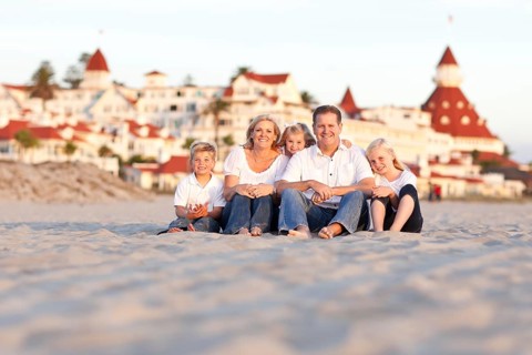 Happy caucasian family in front of hotel del coronado