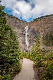 Hiking trail to the waterfall