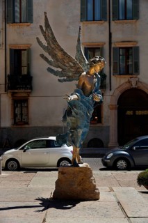 Brozeengel at the Cattedrale Santa Maria Matricolare