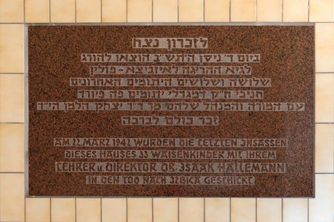 Memorial plaque to the teachers and orphans deported by the Nazi regime in 1942