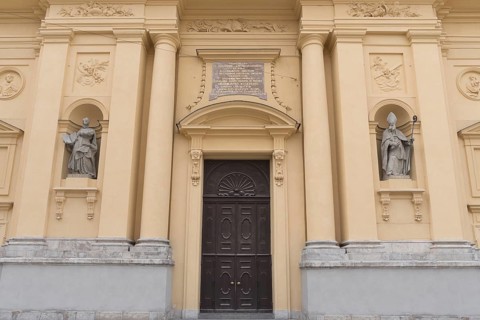 Two sculptures of saints on the main facade of the Theatine Church