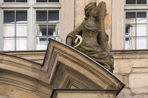 Sculpture of the goddess Ceres above the entrance portal of the Bibra House