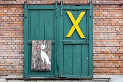 A yellow 'X'