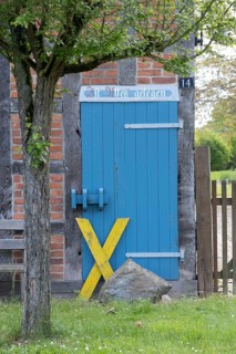 A yellow 'X'