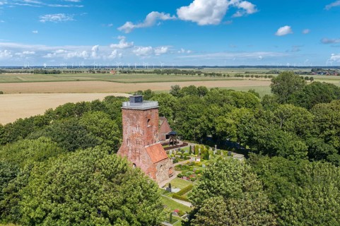 Aerial view with the Ochsenturm as a remnant of the former medieval church
